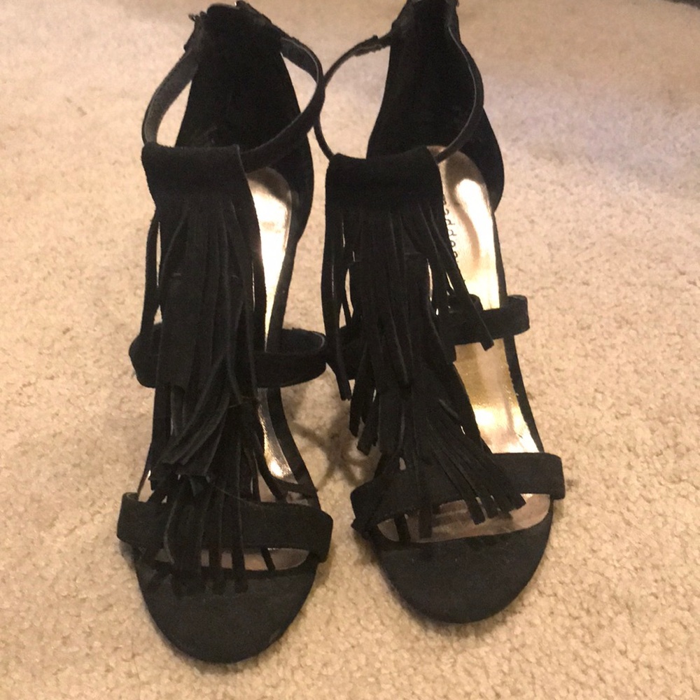 Fringes heels